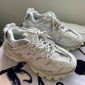 Selling these balenciaga sneakers, they are used like new, size 8 1/2- 9 !!
